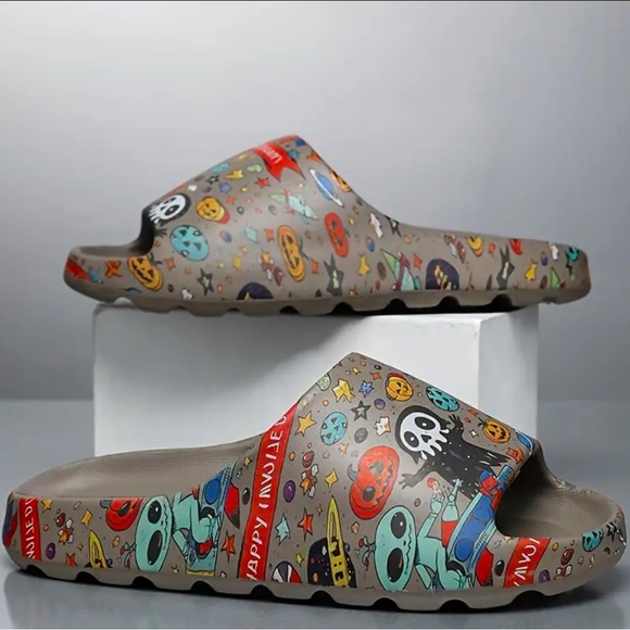 Colorful Patterned Slides - Picture 3 of 3